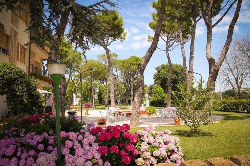 Hotel Ausonia Monte Porzio Exteriér fotografie